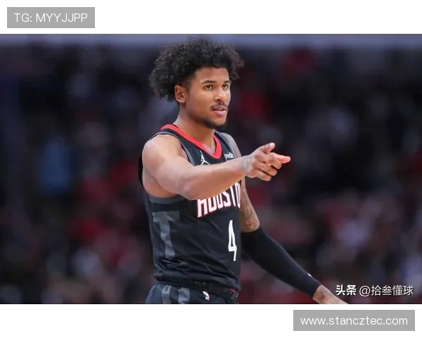 杰伦布朗半场表现低迷仅得7分罚球全中成唯一亮点