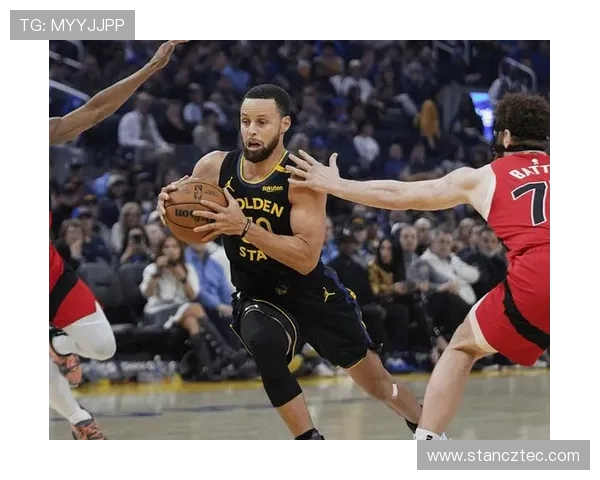 波杰与库里携手迎来第三年默契加深与巴特勒的配合日益成熟